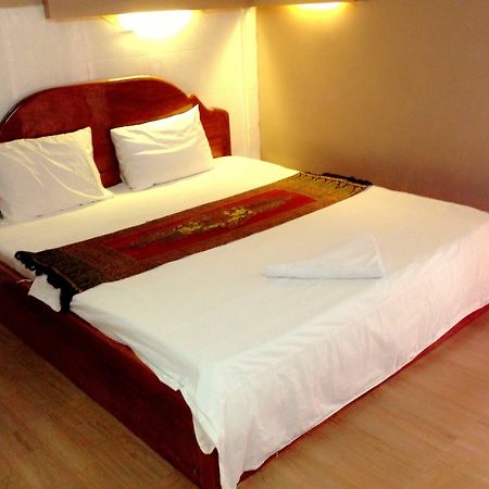 White River II Hostel Phnom Penh Exterior photo